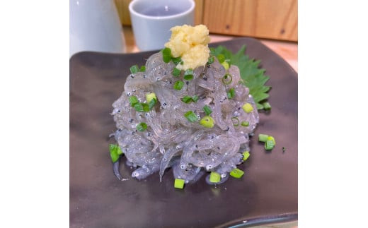 新鮮！朝どれ 生しらす 食べきり1パック【凍眠凍結使用】【 惣菜 お刺身 生食 日本酒 焼酎 お取り寄せ 希少部位 御中元 お中元 お歳暮 父の日 母の日 贈り物 】【家庭用 自宅用 贈答品 贈答用 ギフト 】【まぐろや 神奈川県小田原市早川】