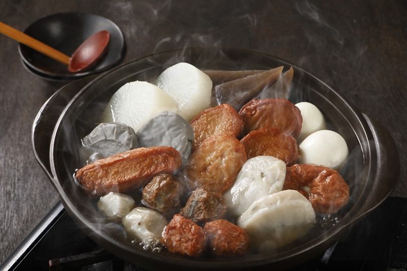 小田原おでんお取り寄せセット小105【惣菜 おでん 小田原のおでん さつま揚げ 鯵さつま うずら包み タコネギボール しんじょ いわしの黒はんぺん ごぼう巻き いわし昆布ボール おでんつゆ 梅みそ 神奈川県 小田原市 】