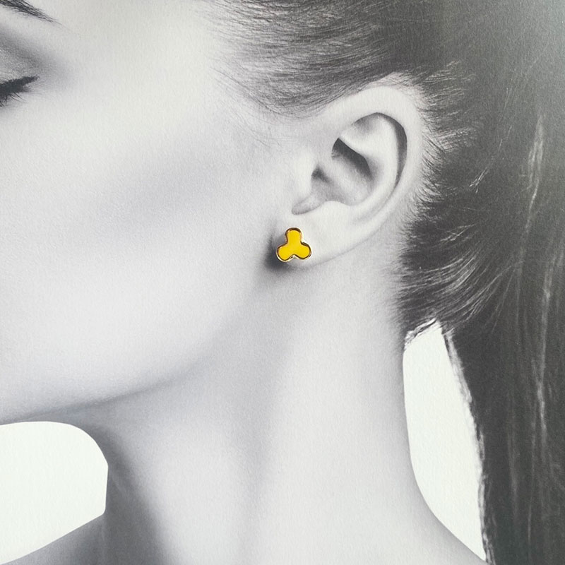 茅ヶ崎市 湘南 陶磁器 ピアス 上品 かわいい レディース ギフト プレゼント 誕生日 母の日 お祝い サマーギフト ゴールド 金 アート アクセサリー Artopus.SHONAN ピアス ファミリア イエロー