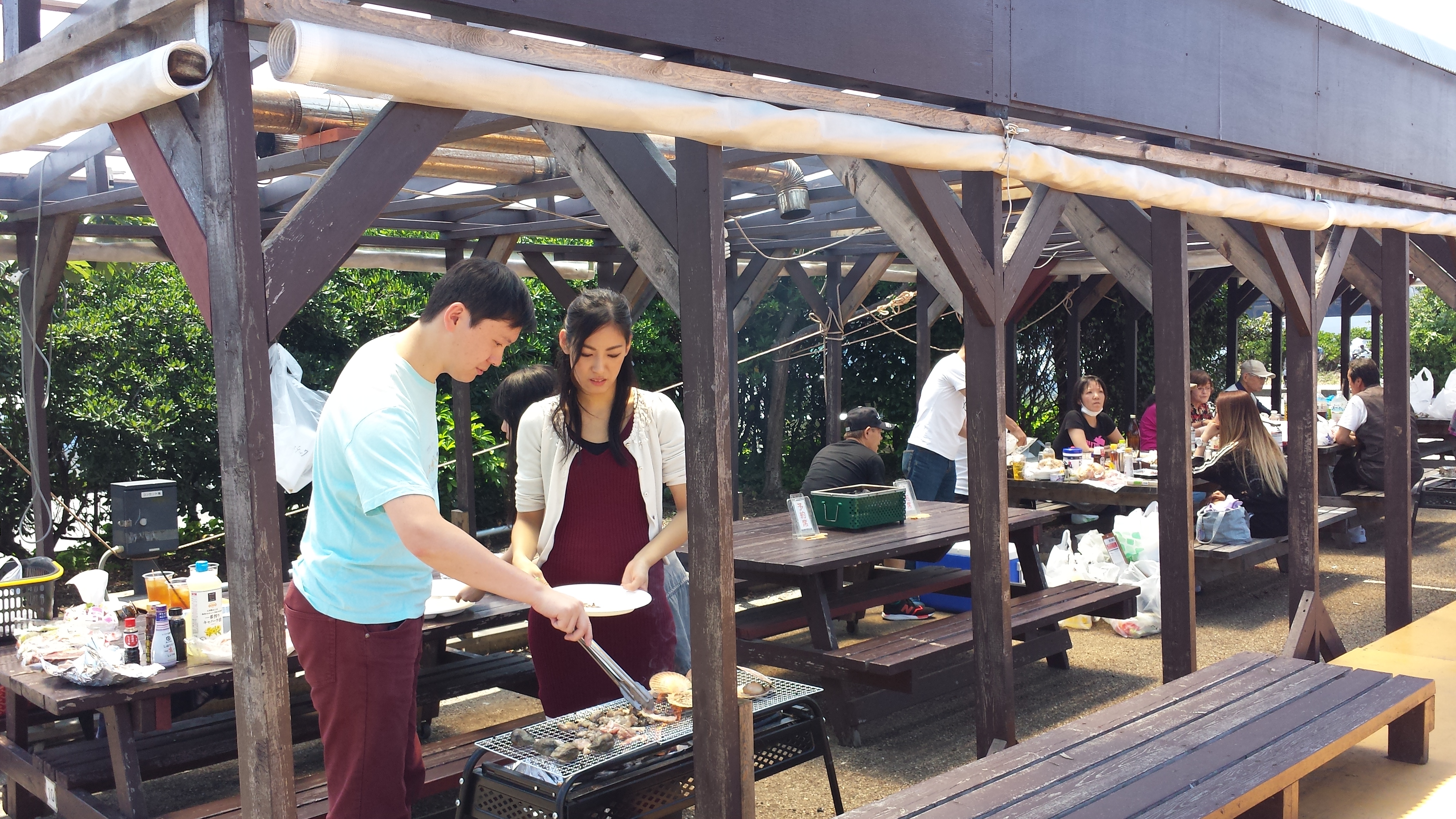 水中観光船にじいろさかな号乗船券ペアチケット＋【三崎港うらり】手ぶらでBBQ機材貸出ペアチケット　M033-005