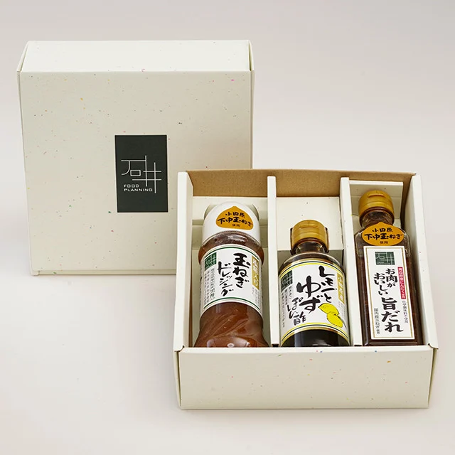 008-15地元食材をふんだんに使用したドレッシング３種セット （塩糀入り玉ねぎドレッシング・お肉がおいしい旨ダレ・レモンと柚子ぽん酢 ）/ 国産 素材 たまねぎ ドレッシング 旨だれ レモン ゆず ポン酢 お肉に合うたれ セット ギフト 贈り物 お歳暮 敬老の日 野菜 旨味 凝縮 こだわり 味比べ 秦野 食品 神奈川 ドレッシングおいしくなる さっぱり アレンジ色々 ３種類 手土産 贈答