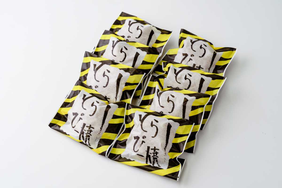 どら焼き トラピー10個入　/ 秦野 和菓子 ピーナッツ 秦野産落花生 落花生 黒糖 蜂蜜 あんこ 白あん こしあん トラ柄 黒糖 秦野の天然はちみつ １０個 土産 おやつ 贈呈 ギフト