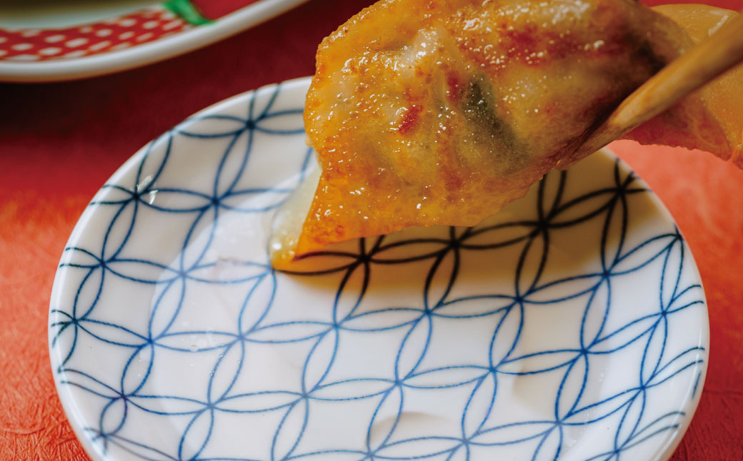 秦野産門倉ポーク使用★ジューシー！菖蒲庵謹製はだの餃子 ２０個入 / 餃子 冷凍 ぎょうざ 門倉ポーク 国産野菜 食べ方色々 こだわり食材 プロの味 おかず 焼くだけ はだの餃子 菖蒲庵 門倉ポーク 秦野産 ジューシー 手作り 冷凍食品 餃子 お取り寄せ 食品ギフト お土産 秦野 神奈川 簡単調理 家族 20個