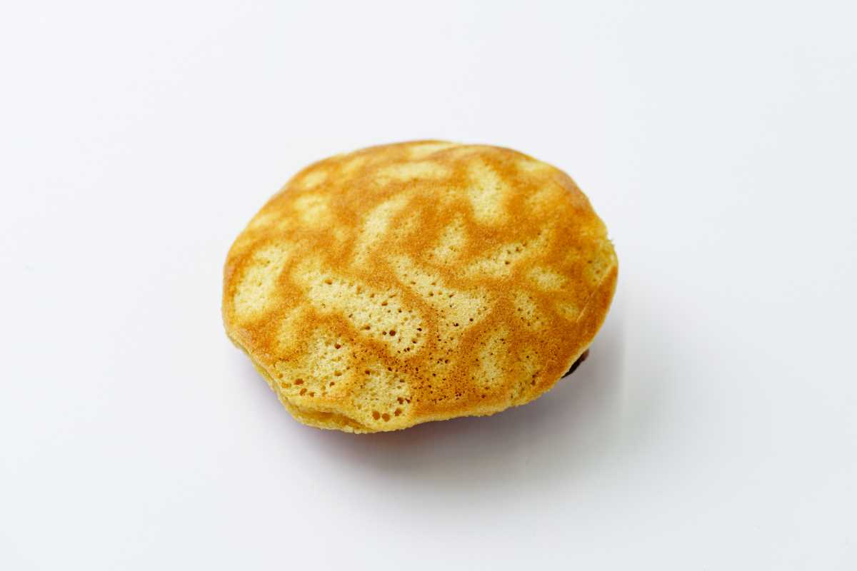 どら焼き トラピー10個入　/ 秦野 和菓子 ピーナッツ 秦野産落花生 落花生 黒糖 蜂蜜 あんこ 白あん こしあん トラ柄 黒糖 秦野の天然はちみつ １０個 土産 おやつ 贈呈 ギフト