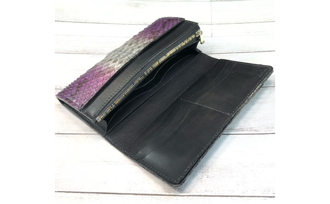 蛇革の2つ折り長財布 ファッション小物 ウォレット ヘビ 牛 革製品 