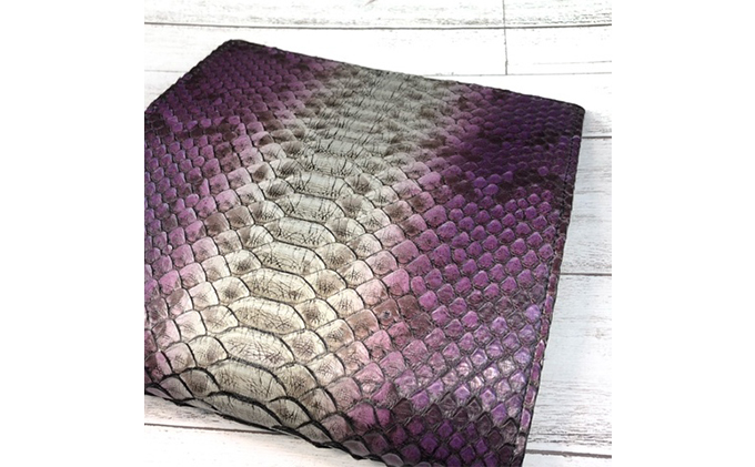 蛇革の2つ折り長財布 ファッション小物 ウォレット ヘビ 牛 革製品 