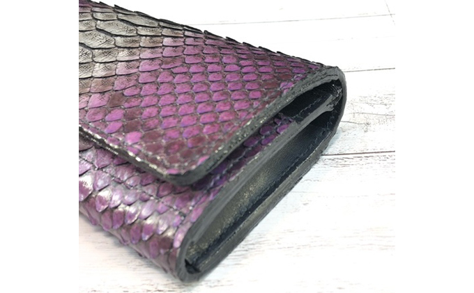 蛇革の2つ折り長財布 ファッション小物 ウォレット ヘビ 牛 革製品 