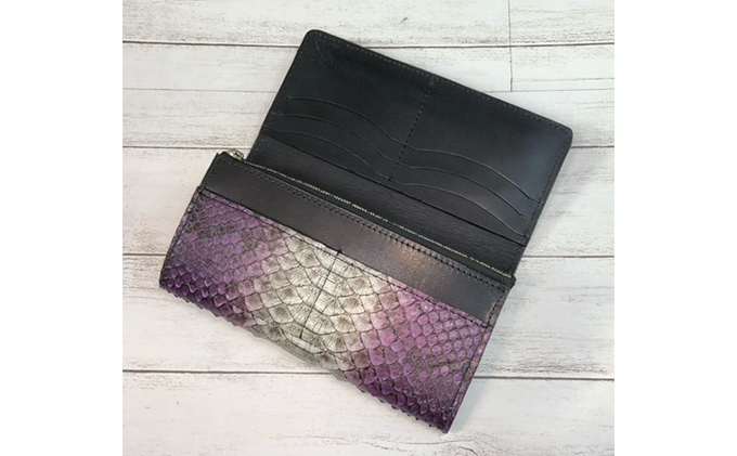 蛇革の2つ折り長財布 ファッション小物 ウォレット ヘビ 牛 革製品 