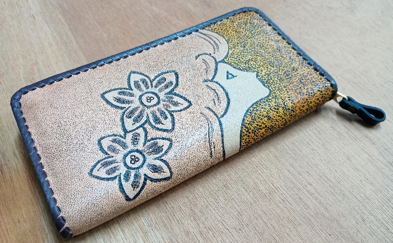 ☆世界にひとつだけ☆ L型小銭入れ付きファスナー財布☆女性と蝶☆ イエロー 山羊革 財布 お財布 長財布