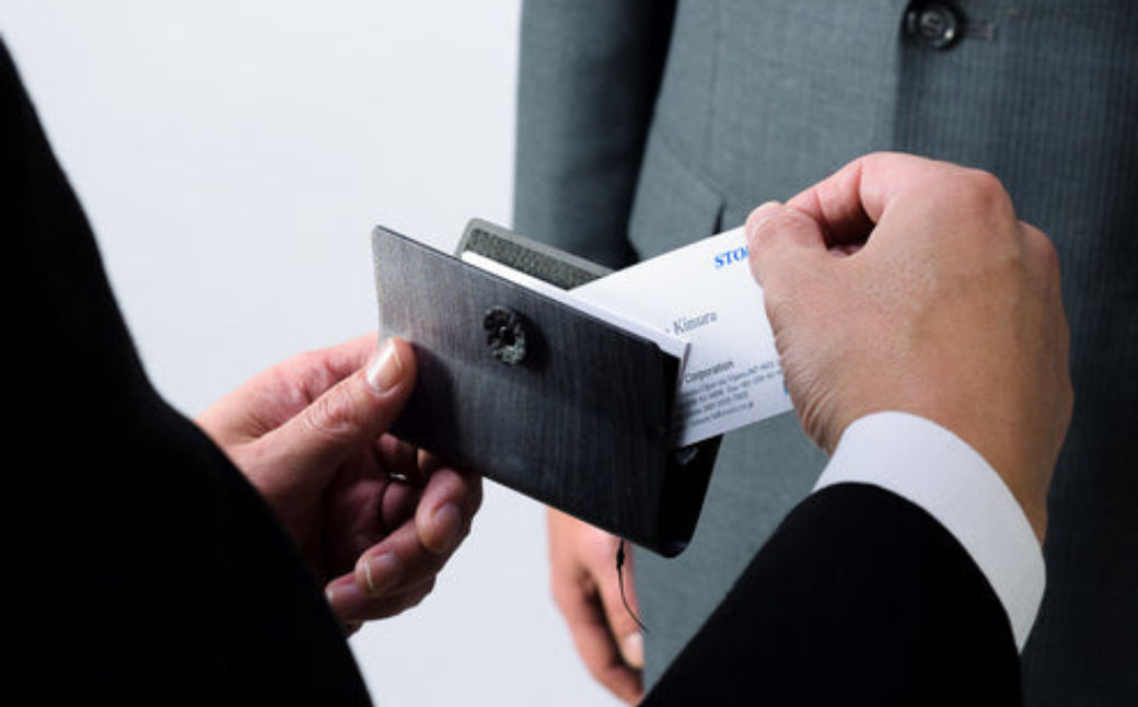 カエデ無垢材 曲げ木名刺入れ（ヨコ型）（ナチュラルカラー） 職人手作り ストーリオ 【0005-0007SV01-02】