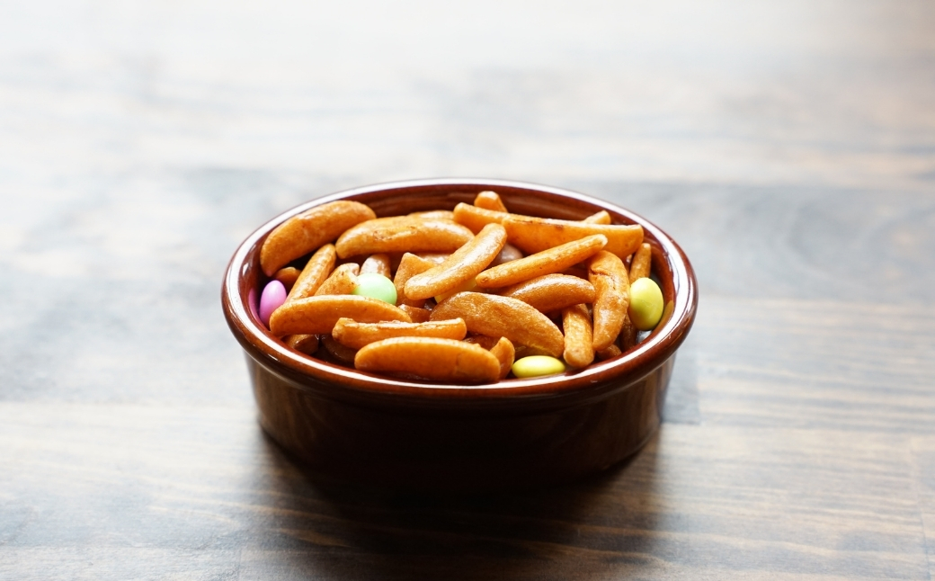 【心ばかり】ご挨拶にぴったり　柿の種＆ドットチョコ15パック 創信産業 | かきのたね チョコ お菓子 おかし 人気 おすすめ お取り寄せ 贈り物 ギフト プレゼント 新潟県 小千谷市 【0025-0006-01】