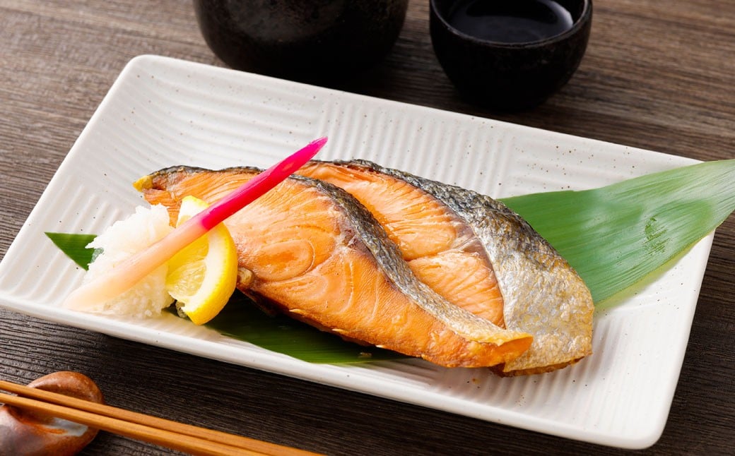 村上名産 塩引鮭 6切れと一夜干しイカ 2枚 1025005