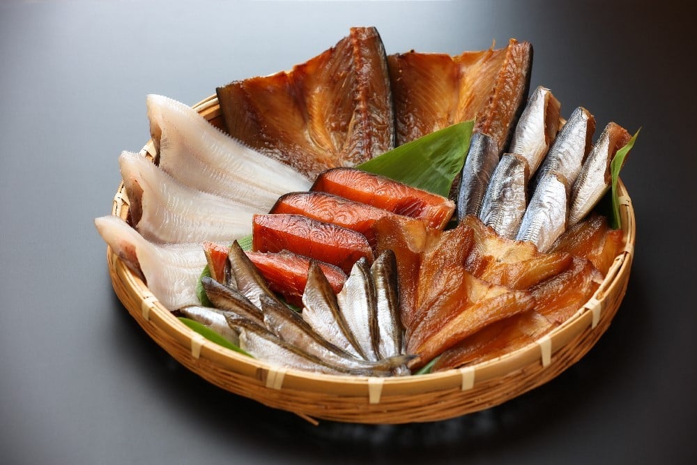 新潟県村上市笹川流れで水揚げ　旬の干物魚6点セット（店長おまかせ）1057001