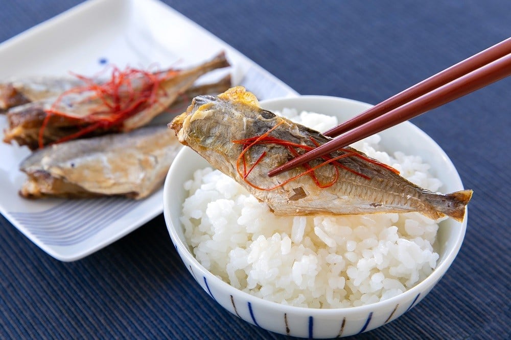 新潟県村上市笹川流れで水揚げ　骨まで食べられる！旬の魚の干物6点セット（店長おまかせ）1057002