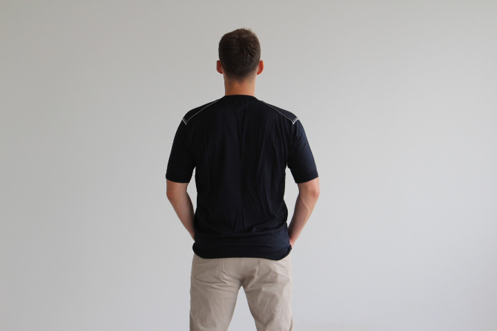 究極の贅沢シルク100%洗えるメンズ半袖Vガゼットデザインクルーネックニットウェア ネイビーLサイズ メンズ 新潟県 五泉市 有限会社アスリート