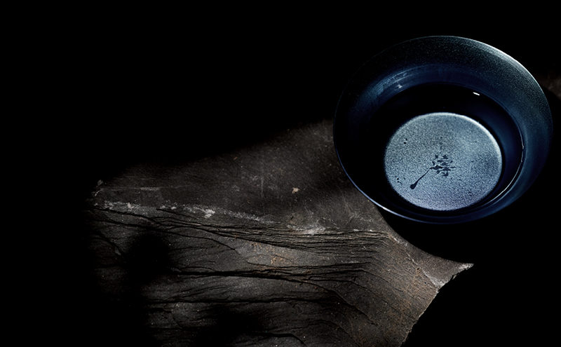 【限定醸造】日本海の荒波が育んだ 海底熟成日本酒「濤〈TOU〉 02」（720ml）お酒 15度 希少品 限定 新潟 上越 ギフト 贈答 化粧箱入り 送料無料 シリアルあり 【チタン製おちょこ付】