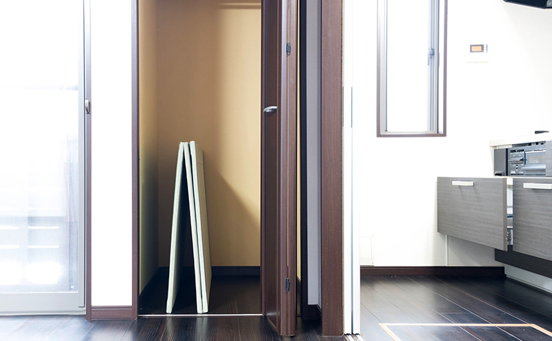 折り畳み式 畳「ORITAMI NEO(オリタミ ネオ)」カラー：浮雲　マット 三つ折り コンパクト 災害用 アウトドア