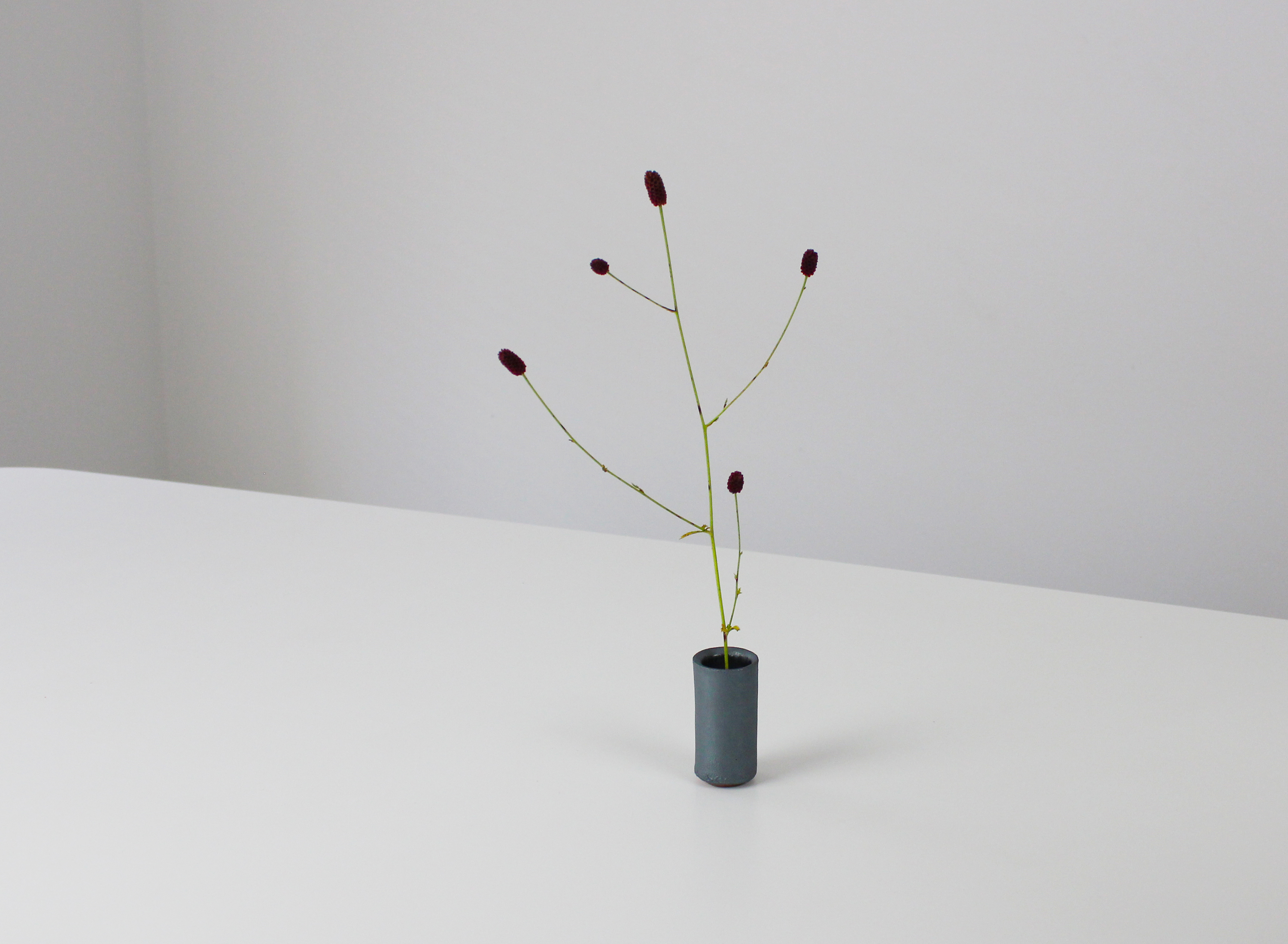 【安田瓦】  MYK KENZAN-shin／M 剣山-芯 瓦花器 丸三安田瓦工業 花器 剣山 花瓶 生け花 いけばな 生花 花 アレンジメント 華道 フラワーベース 陶器 インテリア ブランド 伝統 新潟県 阿賀野市 1M20016