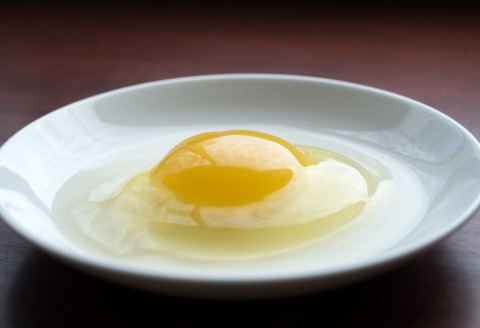 平飼い有精卵セット（5種各6個・計30個） ひよころ鶏園 卵 たまご 地鶏 赤鶏あずさ にいがた地鶏 軍鶏 名古屋コーチン 岡崎おうはん 国産 食べ比べ 平飼い 新鮮 レモンイエロー 新潟県 阿賀野市1R02011