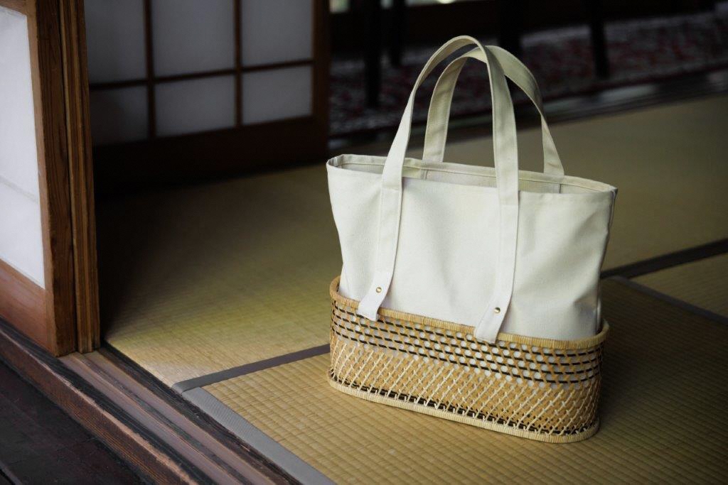 ふたえ籠サイズLホワイト（竹籠フレーム帆布バッグ）工芸品 伝統 バッグ かばん 帆布 かご 籠 かごバッグ 新潟県 阿賀野市 2X02125W