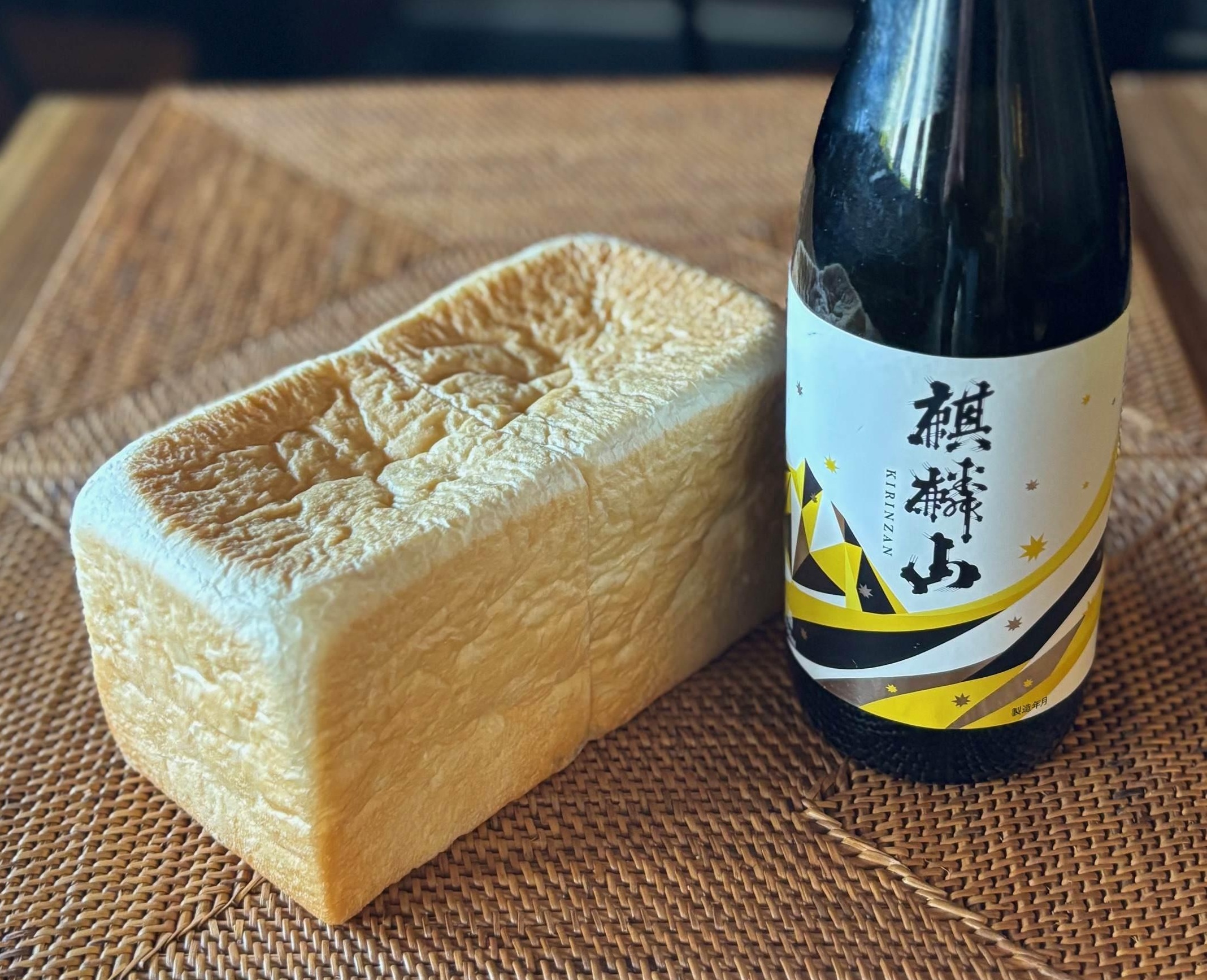 【3回定期便】しょこら亭 麒麟山吟醸生食パン2本＆麒麟山吟醸生クリームあんパン4個セット （4ヶ月毎×3回） パン 食パン 冷凍 1Z58036