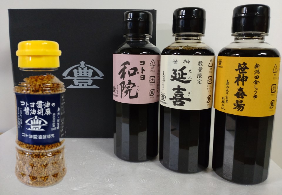 【老舗コトヨ醤油】 コトヨ醤油調味料200ml×3本と醤油胡麻セット 濃口 本醸造 万能 だし醤油 杉桶 職人技 手作業 1C26010