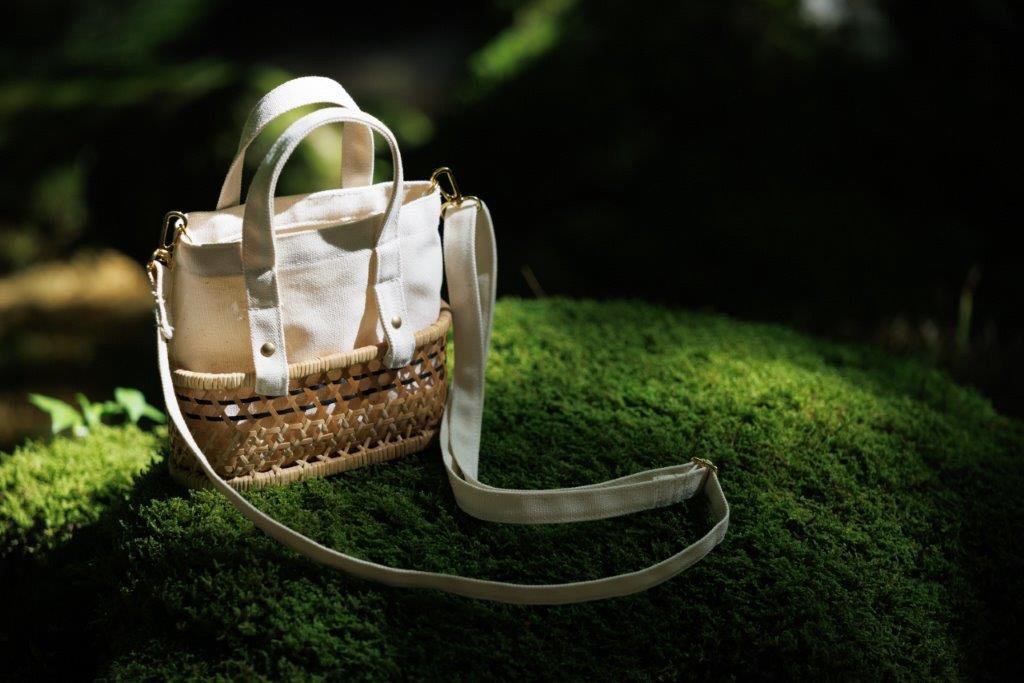 ふたえ籠サイズSホワイト（竹籠フレーム帆布バッグ）工芸品 伝統 バッグ かばん 帆布 かご 籠 かごバッグ 新潟県 阿賀野市 2X03081W