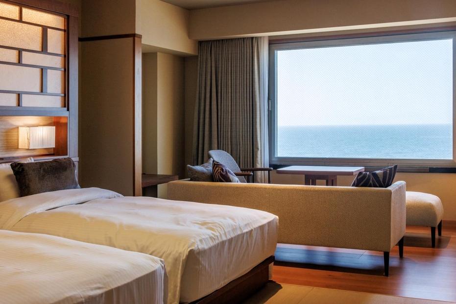 【佐渡島】HOTEL OOSADO（ホテル大佐渡）　オーシャンフロント和モダン（定員4名）3泊6食付2名様　平日利用　電話予約のみ対象です。