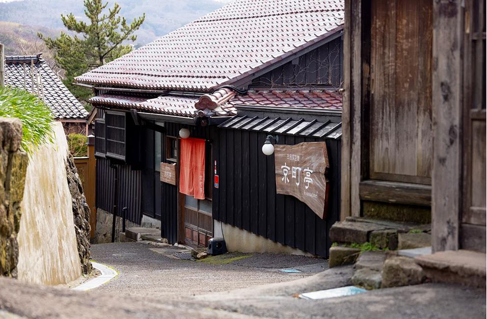 【佐渡市】佐渡金山で栄えた「京町通り」古民家レストランで「文弥人形芝居」鑑賞と佐渡フレンチプラン 大人2名様分　【佐渡島（さど）の金山】【世界遺産がある島で伝統芸能と食事を楽しむ】【JTB体験プラン】