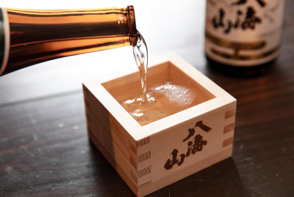 【のし付き】越後の名酒「八海山」大吟醸・純米大吟醸 四合瓶詰合せ