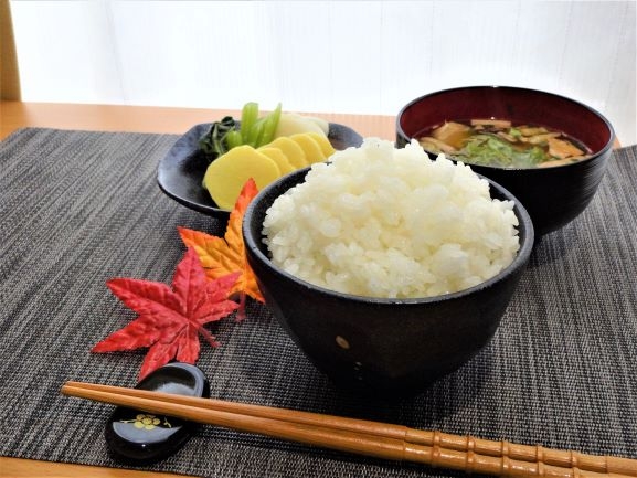 【頒布会】【いしざかさん家の】塩沢産従来コシヒカリ（1kg×2入）×6ヶ月