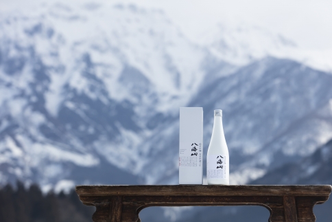 八海山 「雪室貯蔵三年酒 純米大吟醸」四合瓶 3本セット