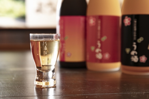 八海山の焼酎で仕込んだ「うめ酒」四合瓶（720ml）