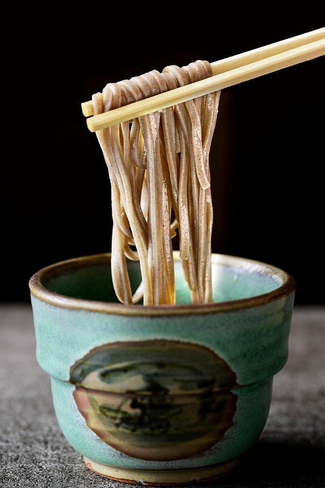 魚沼の冬景色・八海山そば(冷凍生そば) 雪室貯蔵 3食入・つゆ付