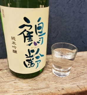 雪国のお酒「鶴齢」純米吟醸【四合瓶720ml】