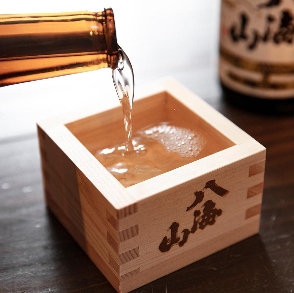 越後の名酒「八海山」純米吟醸55％・純米大吟醸一升瓶詰合せ（各1800ml）