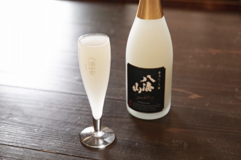 八海山「発泡にごり酒」四合瓶（720ml）