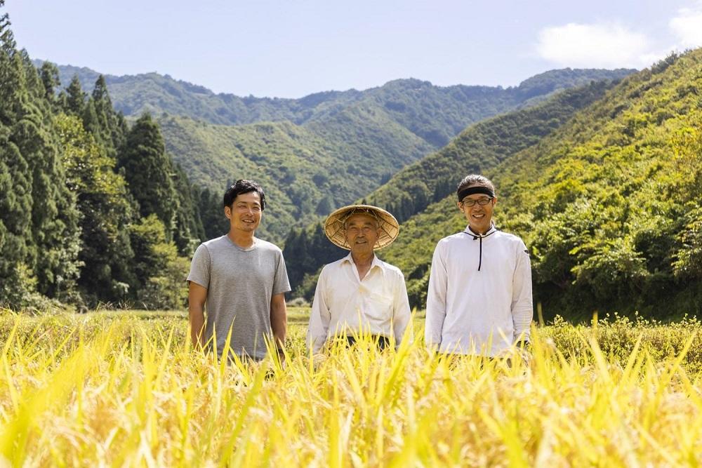 【定期便】【令和7年産】2kg×9ヶ月　最高金賞受賞  栽培期間中農薬5割減栽培　南魚沼産コシヒカリ「こまがた家のお米」