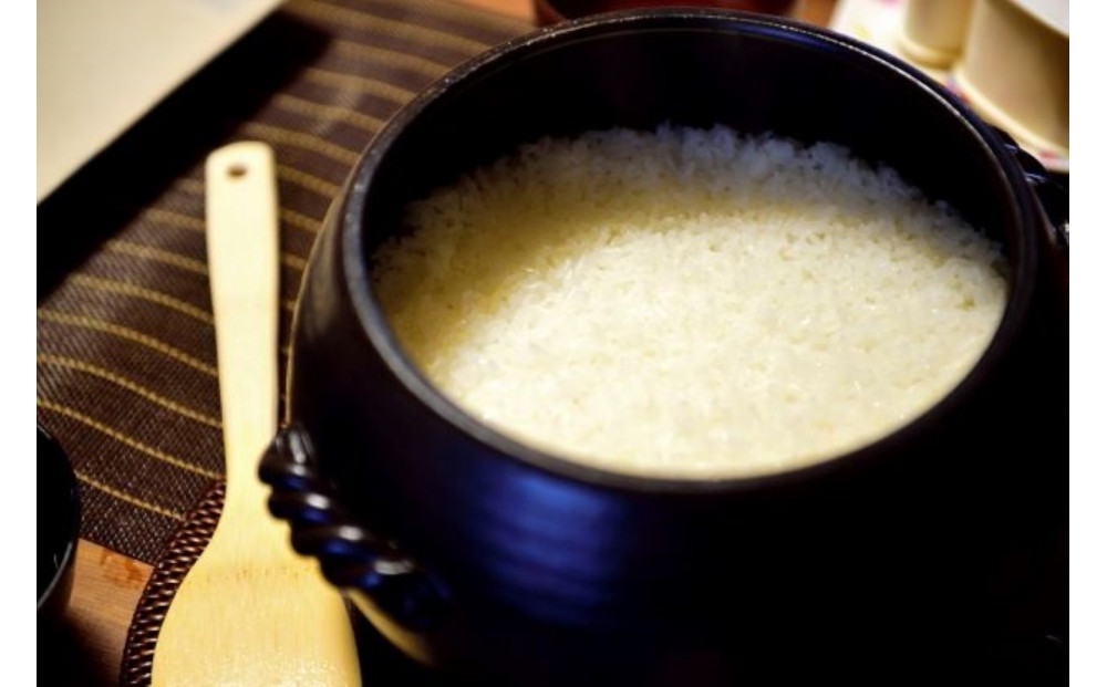 【令和8年産新米予約】【定期便】南魚沼産コシヒカリ【従来品種】精米2kg×6回 山本家【2026年10月上旬より1ヶ月以内に順次発送予定】