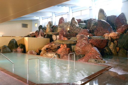 芳å
çµæžæ°èäž»å¬ãã«ã£ãœãã®æž©æ³100éžããåéžå¯å±±ãéå€ªéæž©æ³é€šå
å©çšåž1,000åÃ8æ â»åæµ·éã»æ²çžã»é¢å³¶ãžã®é
éäžå¯