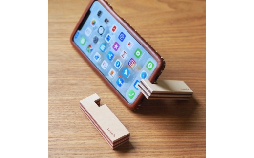 スマートフォンスタンド　2色セット　本革　ハンドメイド