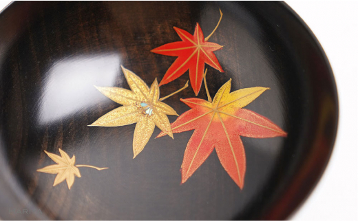 山中漆器の蒔絵 漆塗り 栃盃 紅葉 黒摺り 酒器 盃 蒔絵 漆器 父の日 母の日 敬老の日 ギフト 伝統工芸 工芸品 国産 日本製 復興 震災 コロナ 能登半島地震復興支援 北陸新幹線 F6P-1477