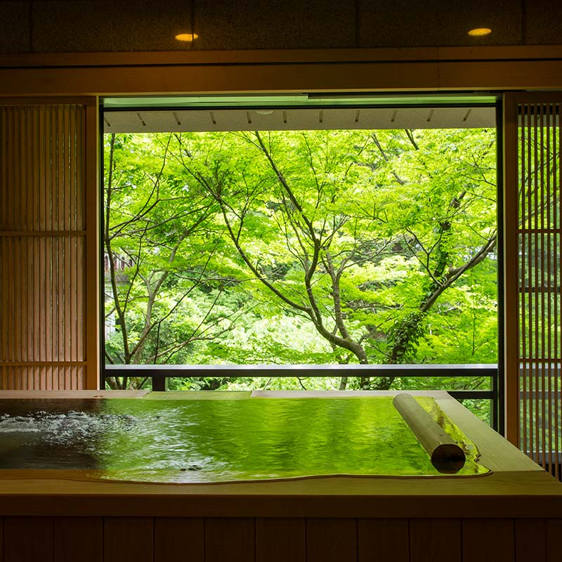 平日限定 山中温泉 花紫 スイートルーム 1泊 ペア宿泊券 ＜料理長おまかせ懐石＞ 1泊2食付 平日 半露天風呂 サウナ ペア 2名 宿泊券 食事付き 旅館 ホテル 旅行 観光 復興 震災 コロナ 能登半島地震復興支援 北陸新幹線 F6P-2889