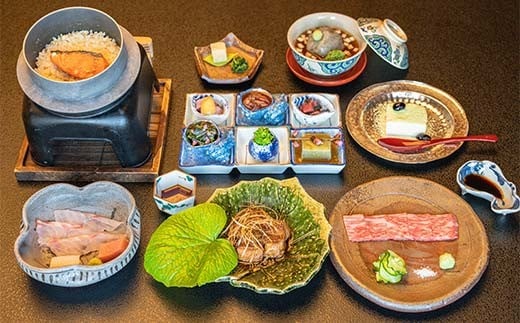 石川県加賀市 ふるさと納税返礼品 ホテルアローレ宿泊＆片山津ゴルフ倶楽部ご利用パック スタンダードツイン土日1泊2日（4名様分）旅行 トラベル 宿泊券 旅行券 トラベル F6P-2898