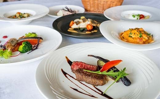 石川県加賀市 ふるさと納税返礼品 ホテルアローレ宿泊＆片山津ゴルフ倶楽部ご利用パック スタンダードツイン平日1泊2日（4名様分）旅行 トラベル 宿泊券 旅行券 トラベル F6P-2902