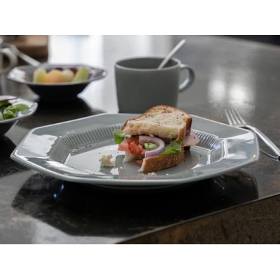 NIKKOのマグ&プレートペアセット「サレド アリーク」《ニッコー食器》(1906AC-SP01)【1551787】