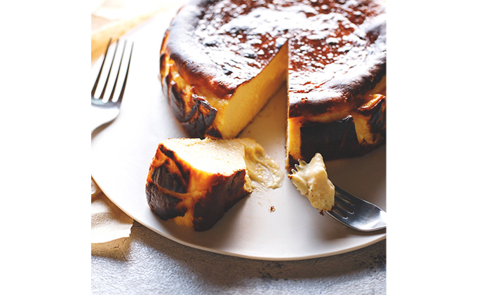 バスクチーズケーキと国産ゆずのジェラート お菓子 スイーツ デザート スペイン とろっと 果汁 さわやか 香り アイス さっぱり 美味しい 