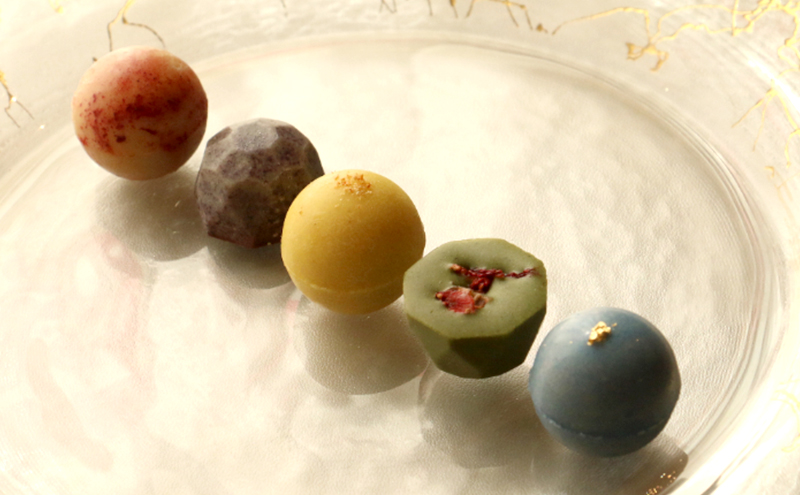 九谷五彩Rawチョコレート スイーツ お菓子 洋菓子 低温調理 酵素 ビタミン ミネラル 栄養素 上品な香り Rawカカオ スーパーフード 栄養豊富 化粧箱入り 手土産 お土産 贈り物 