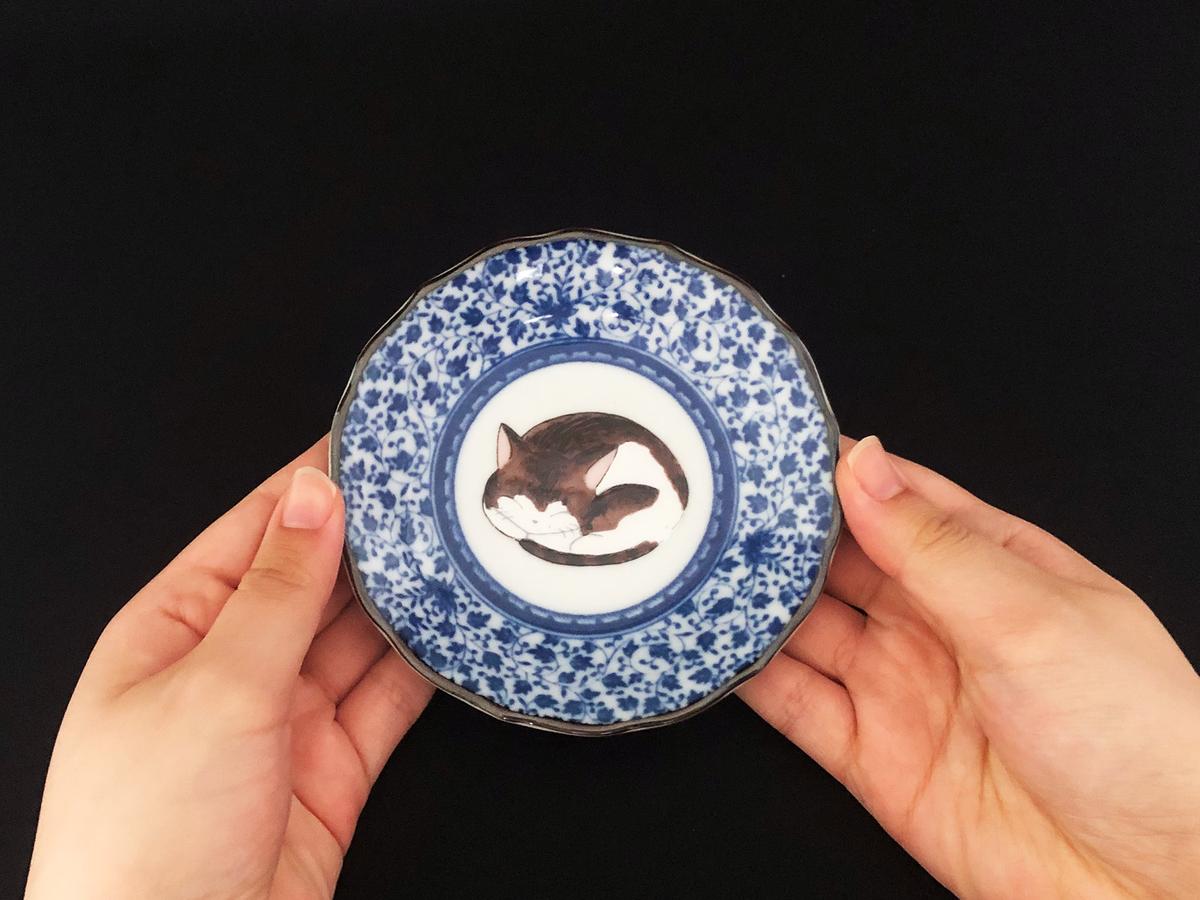 九谷焼　4号皿揃　眠り猫（5枚セット） a01 食器 キッチン雑貨 キッチンアイテム 雑貨 小物 お皿 丸皿 食卓 テーブルコーディネート 取り皿 