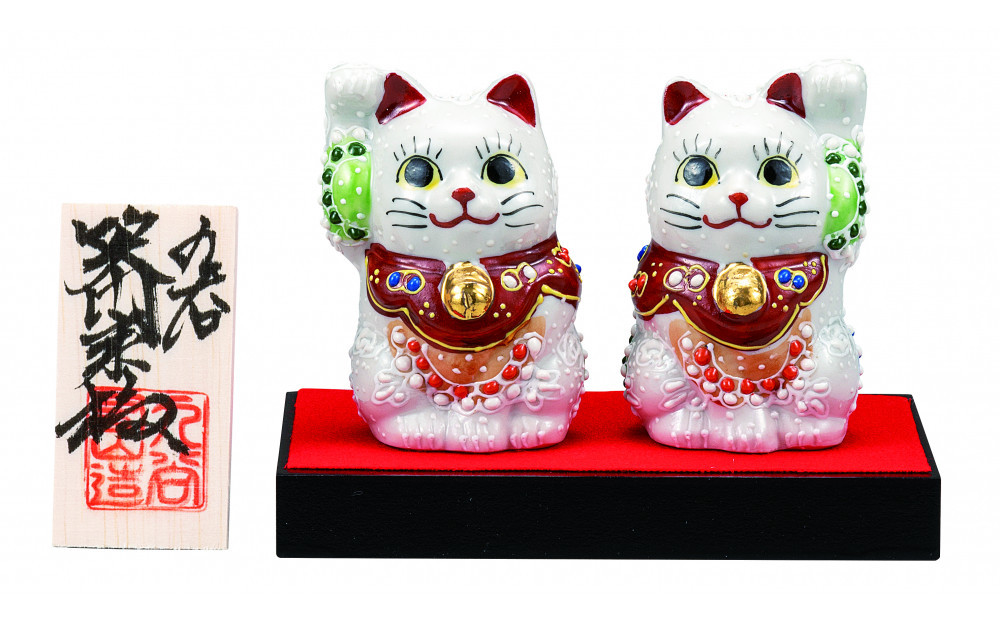 九谷焼　2.2号ペア招き猫　白盛（台・敷物・立札付） a05